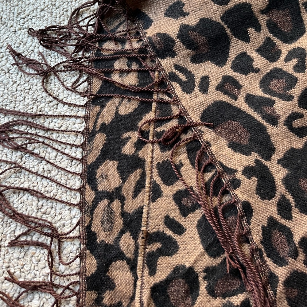 Leopard print shawl - Picture 2 of 4
